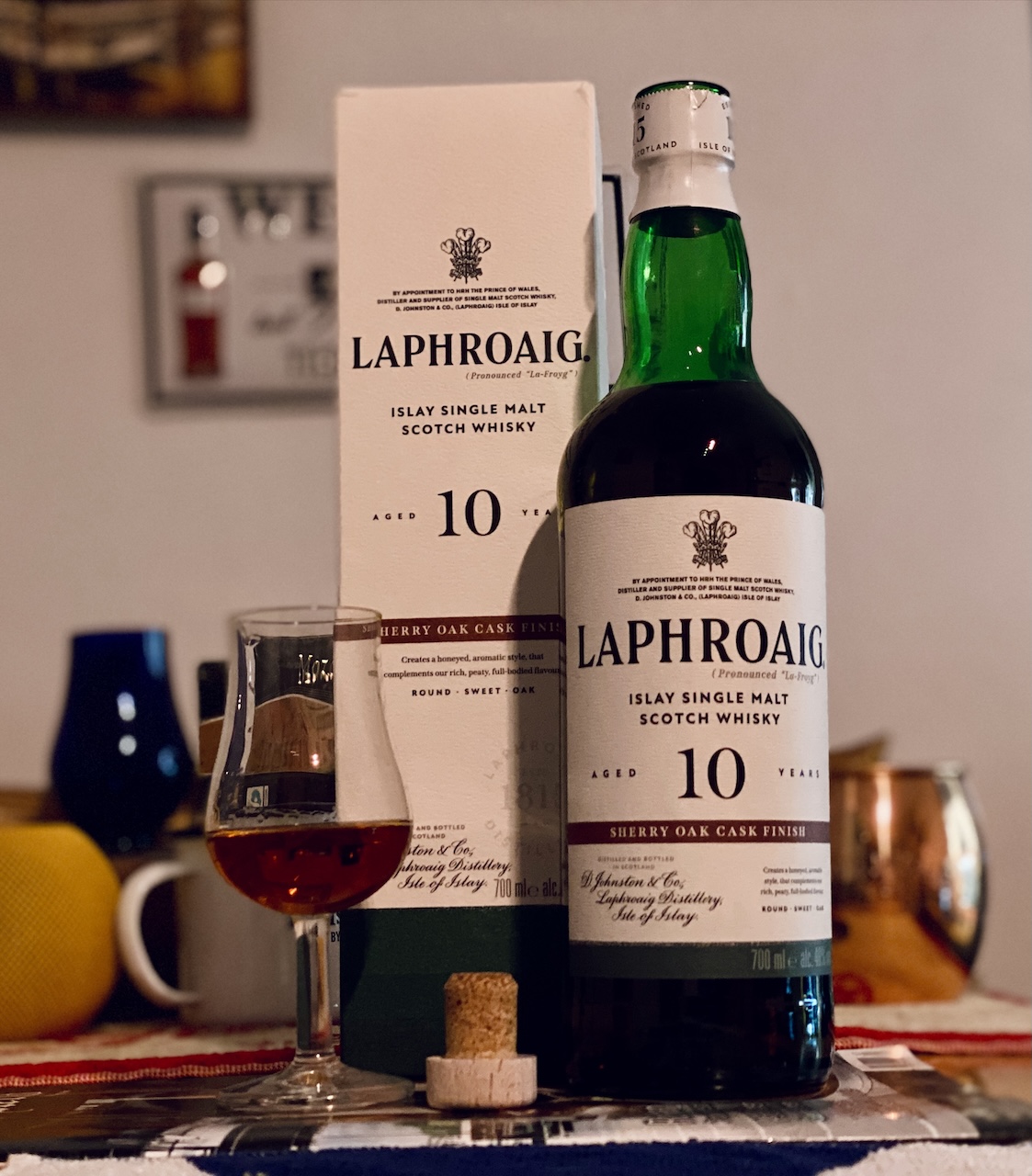 Laphroaig 10 Jahre Sherry Oak Cask Finish mit Box, Nosing-Glas und Korken