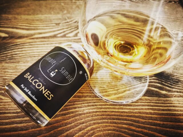 .
🥃 𝑩𝒂𝒍𝒄𝒐𝒏𝒆𝒔 𝑷𝒐𝒕 𝑺𝒕𝒊𝒍𝒍 𝑩𝒐𝒖𝒓𝒃𝒐𝒏 🥃

🇬🇧
Another dram from the house of Balcones!
This time it's about the pot still bourbon. Bottled with 46 abv, non chill filtered and of course without added colour.

You shouldn't expect to enjoy a "normal" bourbon, because this whisky (without "e") is an exceptionally fruity bourbon.

👃
Nose: Vanilla and lots of fruit, bananas, ripe pears, milk chocolate, sweet popcorn, cream candies and dark berries.

👅
Taste: Sweet, vanilla, honey, cherries, cloves, later spicy with a bitter note (but still within tolerable limits), dark chocolate, wood.

💨
Finish: Fine spice, vanilla, oak, roasted aromas, dark chocolate

For me personally 4.5 out of 5 points! If the bitterness was milder, it could even be 5. But it is what it is. A really good whisky!

🅘
𝑊ℎ𝑎𝑡 𝑑𝑜 𝑦𝑜𝑢 𝑡ℎ𝑖𝑛𝑘 𝑎𝑏𝑜𝑢𝑡 𝐵𝑎𝑙𝑐𝑜𝑛𝑒𝑠?

🇩🇪
Ein weiterer Dram aus dem Hause Balcones! 
Diesmal geht es um den Pot Still Bourbon. Abgefüllt mit 46 Volumenprozenten nicht kühlfiltriert und natürlich ohne Farbstoff. 

Man sollte nicht mit der Erwartung rangehen, einen "normalen" Bourbon zu genießen, denn dieser Whisky (ohne "e") ist ein außergewöhnlich fruchtiger Bourbon. 

👃
Nase: Vanille und viel Frucht, Bananen, reife Birnen, Milchschokolade, süßer Popcorn, Sahnebonbons und dunkle Beeren

👅
Geschmack: Süß, Vanille, Honig, Kirschen, Nelken, später würzig mit einer bitteren Note (aber noch im erträglichen Rahmen), dunkle Schokolade, Holz

💨
Nachklang: Feine Würze, Vanille, Eiche, Röstaromen, dunkle Schokolade

Für mich persönlich 4.5 von 5 Punkten! Wenn die Bitterkeit milder ausfallen würde, könnten es sogar 5 sein. Aber es ist wie es ist. Ein wirklich gelungener Whisky!

🅘
𝑊𝑎𝑠 ℎä𝑙𝑡𝑠𝑡 𝑑𝑢 𝑣𝑜𝑛 𝐵𝑎𝑙𝑐𝑜𝑛𝑒𝑠?

#whisky #whiskey #guterwhisky #guterwhiskycom #whiskygram #instadram #whiskyporn #singlemalt #malt #bourbon #balcones #potstill #potstillbourbon #friday #freitag #wochenende #weekend #sample #viski #ウィスキー #위스키 

❗️
Unbezahlte Werbung
Unpaid ad mentioning brands