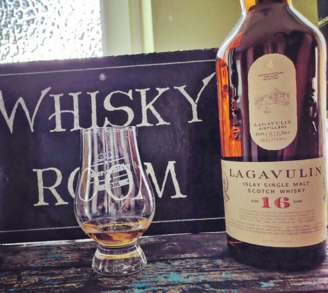 .⁠
🥃 𝑳𝒂𝒈𝒂𝒗𝒖𝒍𝒊𝒏 𝟏𝟔 𝒚𝒆𝒂𝒓𝒔 🥃⁠
⁠
🇬🇧⁠
Still takes a bit until I can enjoy a dram again, but I have already chosen one! The Lagavulin 16 years will be the first dram in 2022 for me 🥃
⁠
Happy New Year!⁠ 🎆
⁠
🇩🇪⁠
Dauert zwar noch ein bisschen, bis ich wieder einen Dram genießen darf, aber ausgesucht habe ich mir bereits einen! ⁠
The Lagavulin 16 Jahre wird der erste Dram in 2022 für mich sein 🥃
⁠
Einen guten Rutsch ins neue Jahr!⁠ 🎆
⁠
#whisky #whiskey #guterwhisky #guterwhiskycom #whiskygram #instadram #whiskyporn #singlemalt #malt #lagavulin #lagavulin16 #islay #isla #scotland #island #happynewyear #frohesneuesjahr #newyearseve #silvester #gutenrutsch