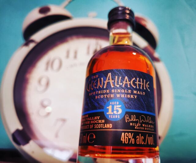 .⁠
🥃 𝑮𝒍𝒆𝒏𝑨𝒍𝒍𝒂𝒄𝒉𝒊𝒆 𝟏𝟓 𝒀𝒆𝒂𝒓𝒔 🥃⁠
⁠
🇬🇧⁠
It's whisky o'clock! ⁠
The GlenAllachie 15 years matured in ex-bourbon casks and got a finish in Oloroso and PX Sherry Hogsheads and Puncheons. ⁠
⁠
Without added colour, non chill filtered and 46% by volume. ⁠
⁠
I will soon let him compete against the GlenDronach 15 years. ⁠
⁠
🅘⁠
𝑊ℎ𝑎𝑡 𝑑𝑜 𝑦𝑜𝑢 𝑡ℎ𝑖𝑛𝑘 - 𝐺𝑙𝑒𝑛𝐴𝑙𝑙𝑎𝑐ℎ𝑖𝑒 𝑜𝑟 𝐺𝑙𝑒𝑛𝐷𝑟𝑜𝑛𝑎𝑐ℎ? ⁠
⁠
🇩🇪⁠
Es ist Whisky o'clock! ⁠
Der GlenAllachie 15 Jahre reifte in Ex-Bourbon Fässern und bekam ein Finish in Oloroso und PX Sherry Hogsheads und Puncheons. ⁠
⁠
NIcht gefärbt, nicht kühlgefiltert und mit 46 Volumenprozenten. ⁠
⁠
Ich werde ihn demnächst mal gegen den GlenDronach 15 Jahre antreten lassen. ⁠
⁠
🅘⁠
𝑊𝑎𝑠 𝑚𝑒𝑖𝑛𝑠𝑡 𝑑𝑢 - 𝐺𝑙𝑒𝑛𝐴𝑙𝑙𝑎𝑐ℎ𝑖𝑒 𝑜𝑑𝑒𝑟 𝐺𝑙𝑒𝑛𝐷𝑟𝑜𝑛𝑎𝑐ℎ? ⁠
⁠
#whisky #whiskey #guterwhisky #guterwhiskycom #whiskygram #instadram #whiskyporn #singlemalt #malt #viski #ウィスキー #위스키 #glenallachie #glenallachie15 #glendronach #billywalker #whiskyoclock #dram #whiskyzeit #sherry